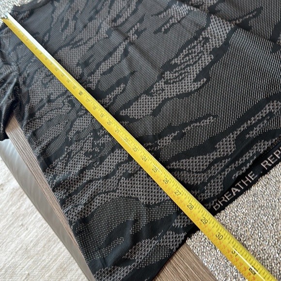 Lululemon Metal Vent Breathe Short Sleeve City Edition
London size Large NWT - Picture 6 of 7